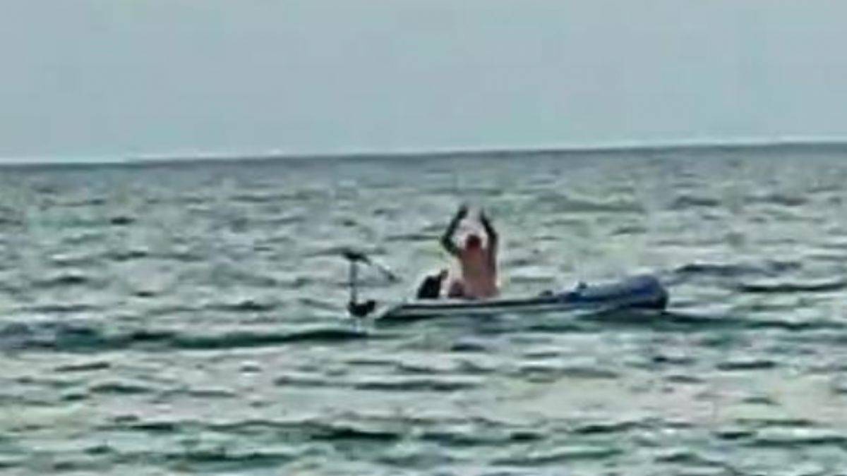 Şile'de denizin ortasında kadına darp