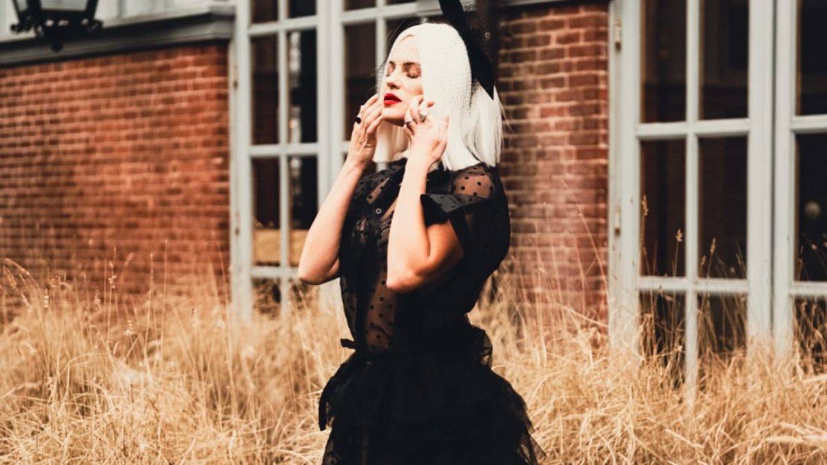 Alona Logvinenko Tasarımlarında Yeni Bir Döneme Adım Atıyor