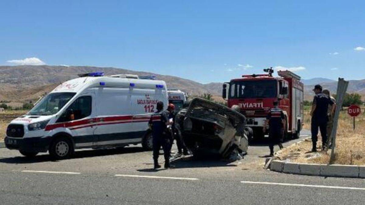 Refüje çarpıp takla attı: 1 ölü, 2'si ağır 4 yaralı