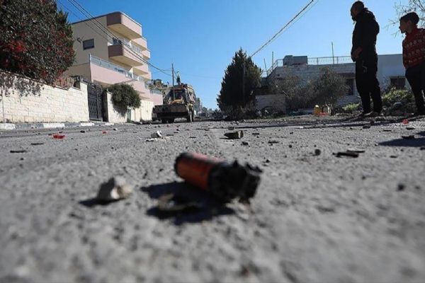 Yahudi yerleşimciler, Filistin köyüne baskın düzenledi