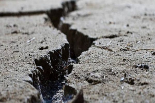 Afganistan 5,3 büyüklüğünde deprem ile sallandı