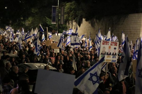 İsrail'de tartışmalı yargı düzenlemesinde gözler Yüksek Mahkeme'ye çevrildi