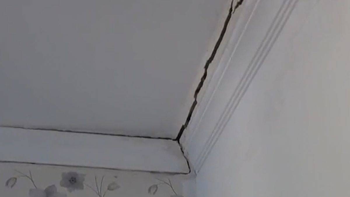 'Duvarlar çatlak, ölmek istemiyoruz'; Müteahhit: Benim binam sağlam