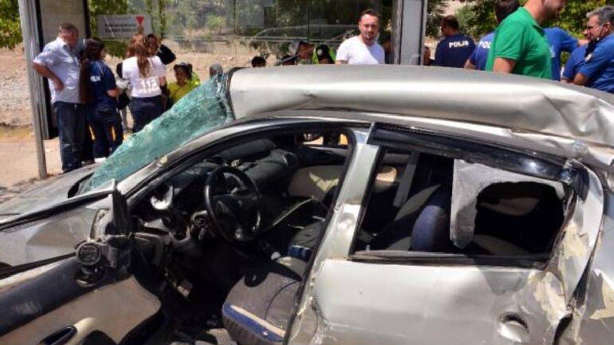 Duraktaki minibüse arkadan çarptı: 7 yaralı