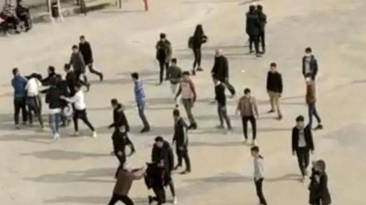 'Akıl bulutlarda, ahlak yerlerde...'