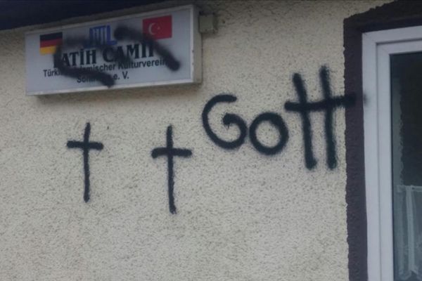 Almanya'da camilere yönelik saldırılar Müslümanları tedirgin ediyor