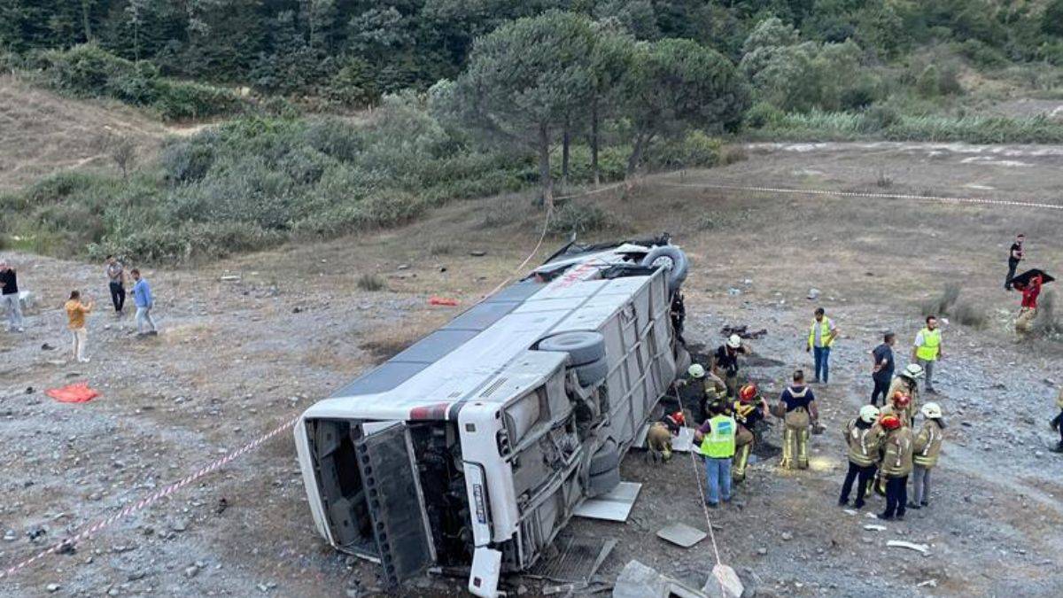 Eyüpsultan'da otobüs devrildi: 27 yaralı