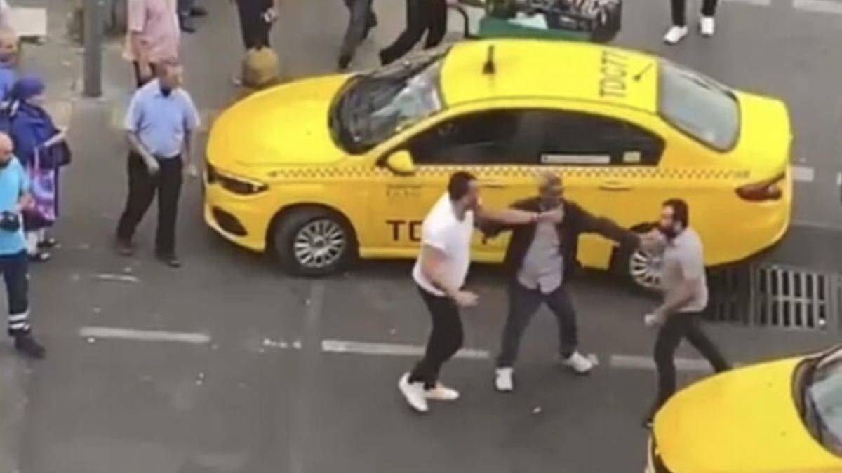 Taksici, taksimetre uyarısı yapan yolcuya saldırdı
