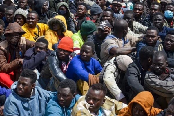 Sömürgeci Fransa'ya Afrika'da bir darbe daha