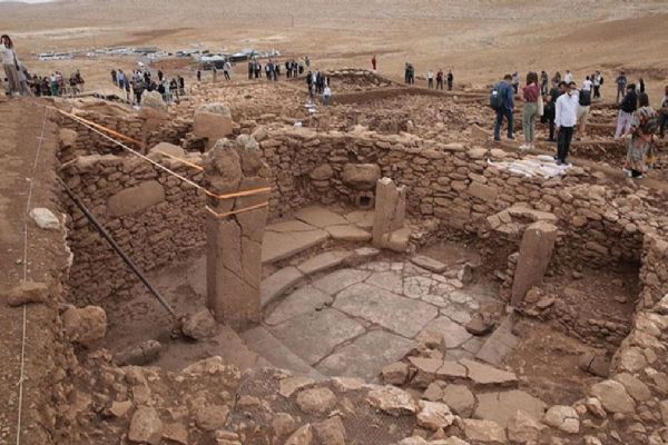 Göbeklitepe ile benzer yapılar içeren Karahantepe'de kazı çalışmaları başladı