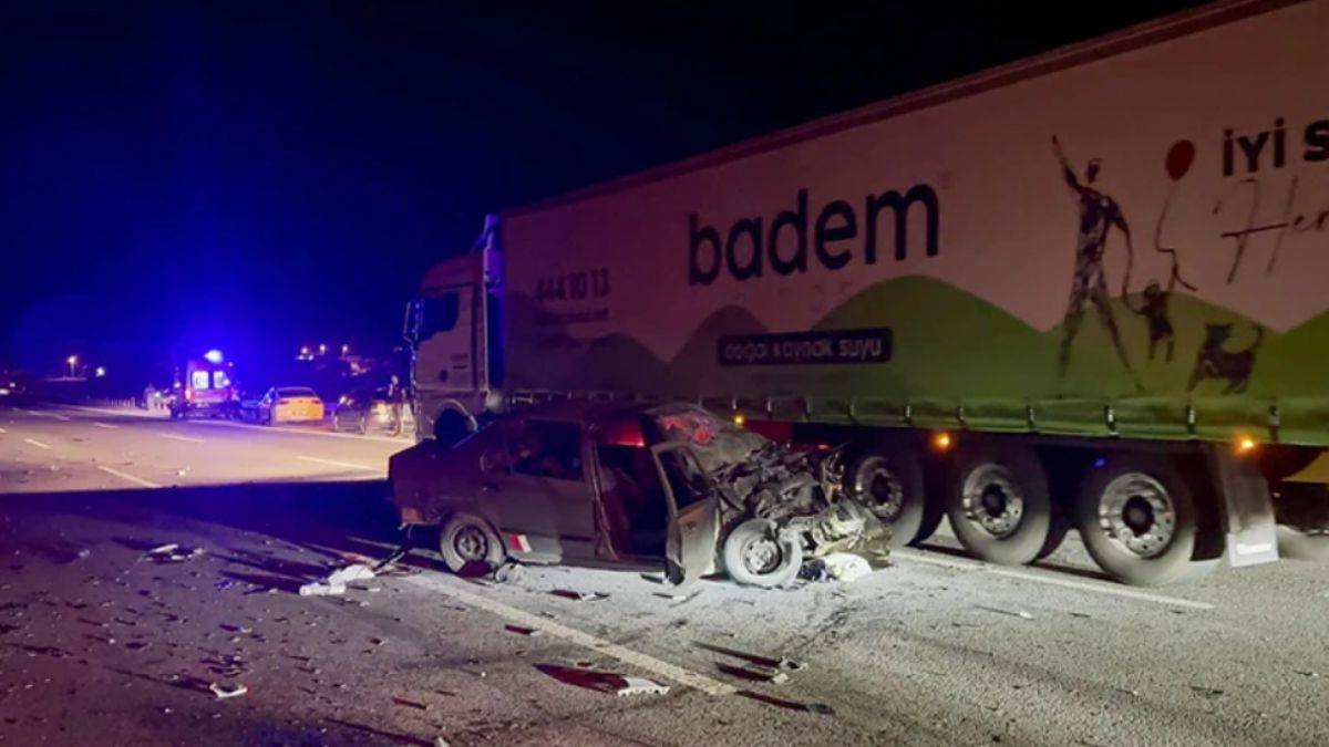 Lastik değişimi sırasında zincirleme kaza: 2 ölü, 9 yaralı