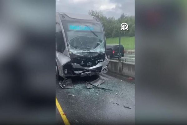 Üsküdar'da metrobüs kazası