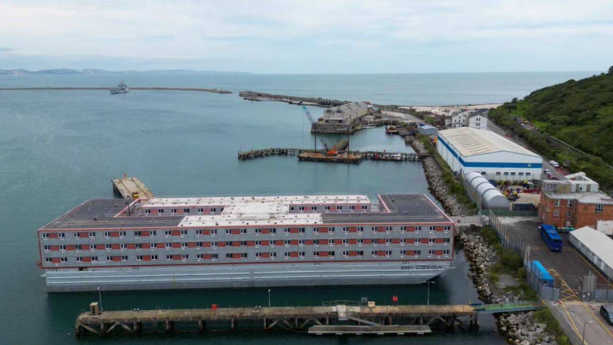 'Göçmen hapishanesi' gemisinde lejyoner hastalığı çıktı