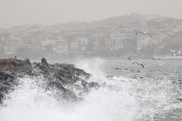 İstanbul Valiliğinden tedbir çağrısı: Şiddetli fırtına bekleniyor