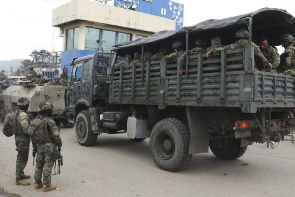 Ekvador'daki suikast sonrası elebaşı Macias'ın kaldığı hapishaneye baskın
