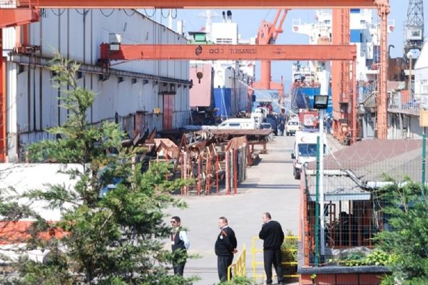 İstanbul Valiliği duyurdu! Tuzla tersanesindeki bir gemide patlama