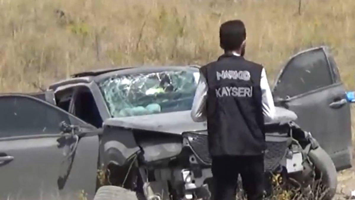 Takla atan araçtan uyuşturucu fışkırdı