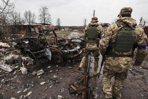 Ukrayna Donetsk'te bir köyü daha kurtardı