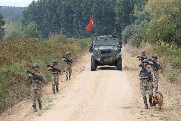 Yasa dışı yollarla sınırı geçmeye çalışan 4 terörist yakalandı
