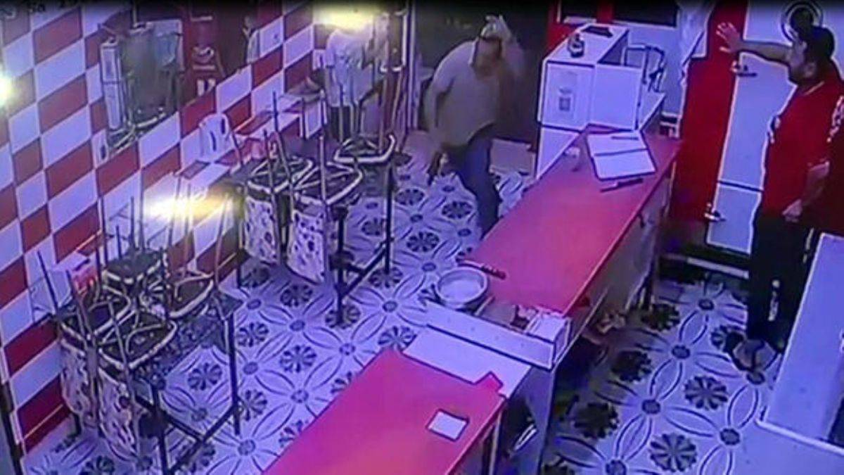 Tartıştığı kişiyi dükkanın içinde vurup kaçtı