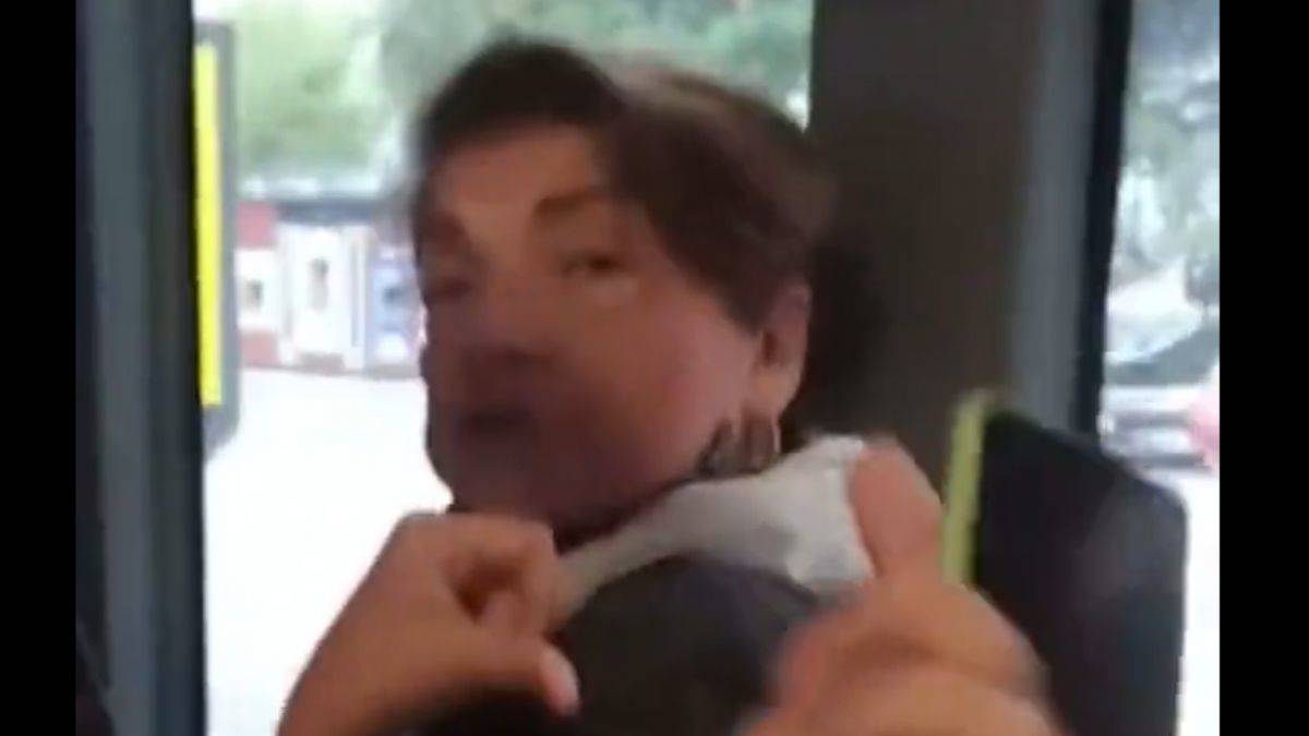 Başörtülülere 'Arabistan'a gidin, deveye binin' dedi