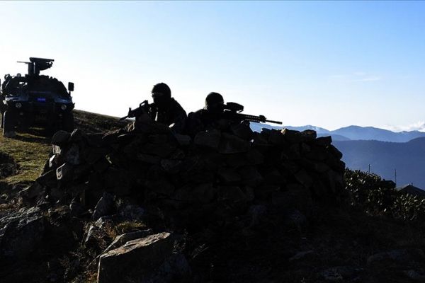 Fırat Kalkanı Harekat bölgesinde yaralanan polis şehit oldu