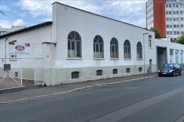 Almanya'da cami duvarına terör örgütü PKK yandaşlarınca yazı yazıldı