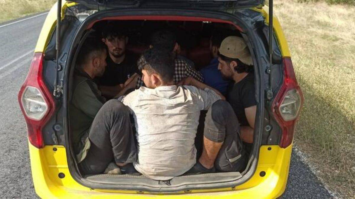 2 araçta suçüstü göçmen kaçakçılığı