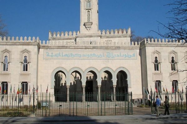 Washington'da bir camiye cuma namazı esnasında bomba ihbarı yapıldı