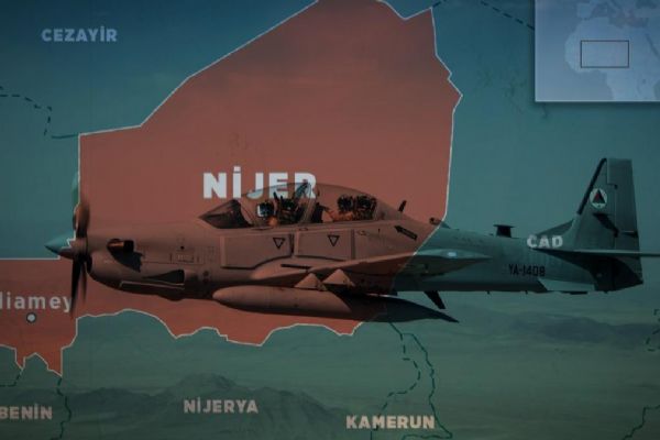 İki ülke olası bir askeri müdahaleye karşı Nijer'e savaş uçağı gönderdi