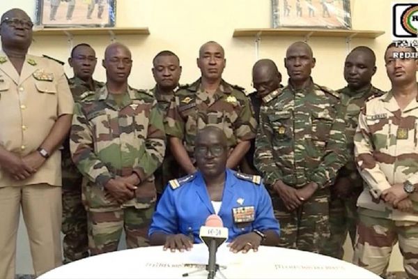 Yeni Nijer Başbakanı devrik Cumhurbaşkanı Bazum'a zarar verilmeyeceğini açıkladı