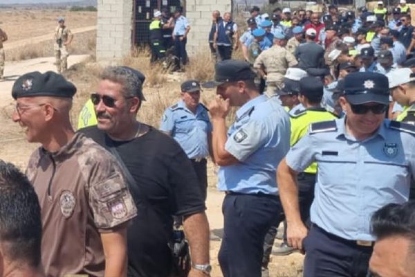 BM Barış Gücü, 8 KKTC polisini yaraladı