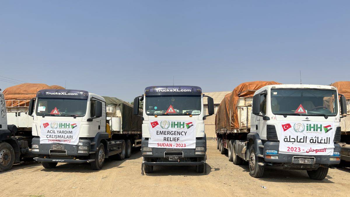 Sudan’a gönderilen 15 konteynerlik yardım malzemesi ülkeye ulaştı