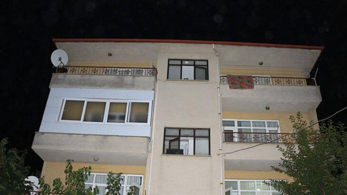 Kocasını tüfekle öldürdü