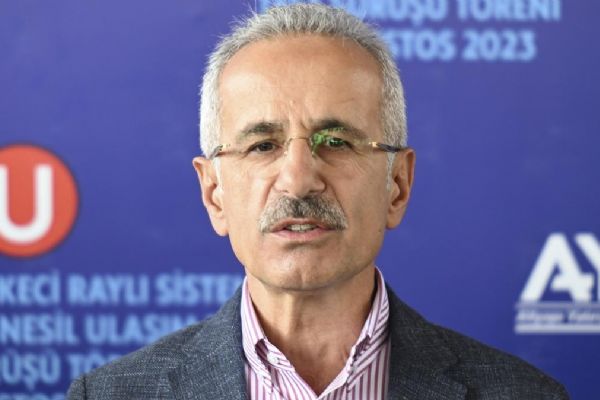 Bakan Uraloğlu, Trabzon Havalimanı'nın uçuş trafiğini değerlendirdi