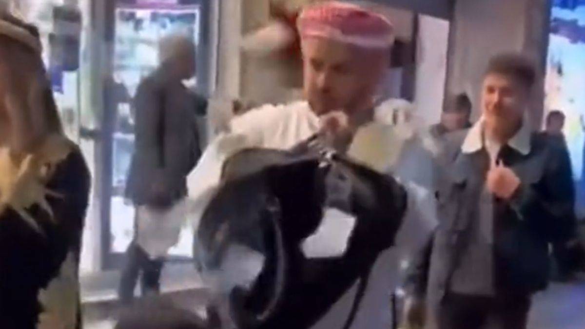 İstiklal Caddesi'nde para saçanlara gözaltı