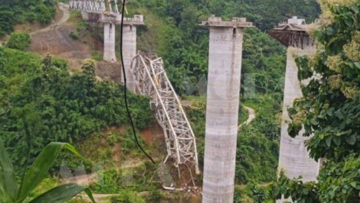 Hindistan'da dev köprü çöktü: En az 17 ölü