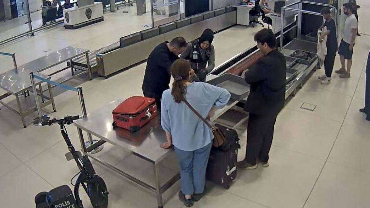 Film gibi... İranlı kadını 'yanlış valiz' ele verdi