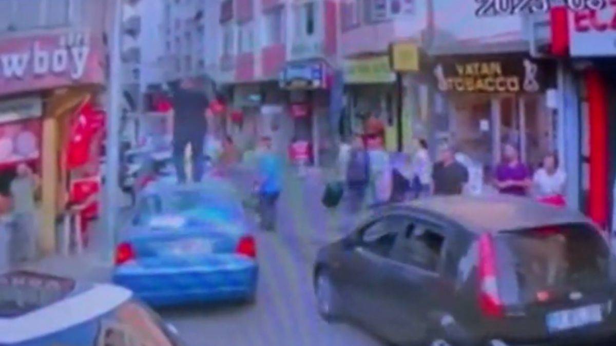 Kavga ettiği kişinin arabasını pert etti