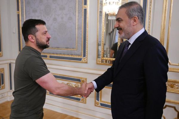 Bakan Fidan, Ukrayna lideri Zelenski ile bir araya geldi