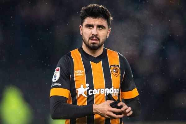 İngiltere'de Ozan Tufan rüzgarı! Gol krallığında zirvenin sahibi