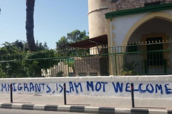 Rum kesiminde camiye çirkin saldırı