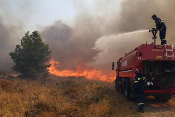 Komşuda yangınların 8'inci gününde tahliyeler devam ediyor