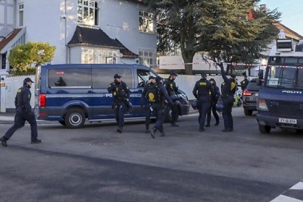 Danimarka'nın suç mahallesinde silahlı saldırı: 1 ölü, 4 yaralı