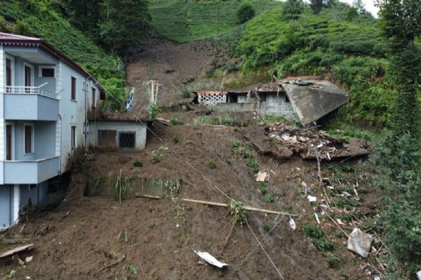 Rize'deki şiddetli yağışların sonucunda 16 konutun boşaltılması kararlaştırıldı