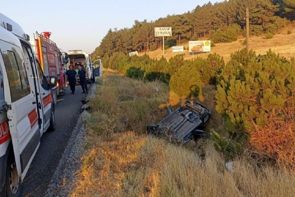 Uşak'ta uykusuzluk sebebiyle trafik kazası: 2'si çocuk 4 yaralı