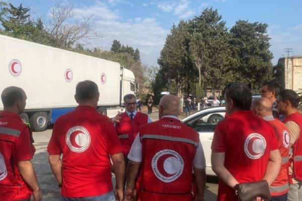 Azerbaycan'dan Karabağ'daki Ermenilere yardım