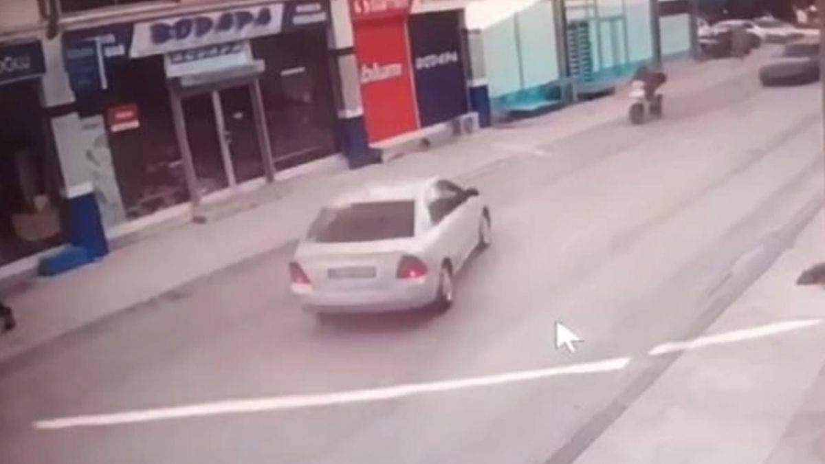 Motosiklete çarpıp markete daldı: 1 ölü, 1 yaralı