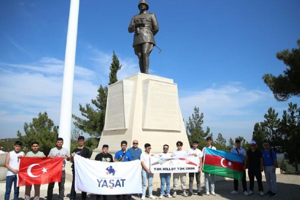 Çanakkale'deki müze ve şehitlikleri Azerbaycanlı şehit çocukları ziyaret etti