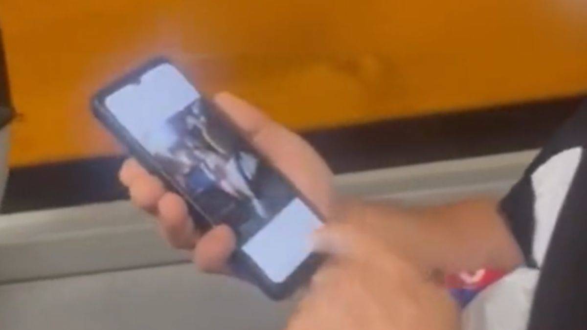 'Gözümüz kayıyor, böyle giyinmenizi kınıyorum'